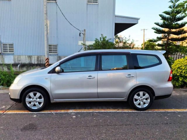 在地一手無菸車 3排座椅  7人座 黑內裝 1.8 省油 耐操 保值  第3張相片