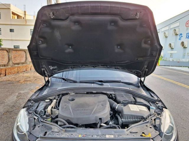 在地食品大廠董事長用車 內裝外觀顧很新 全程原廠保養 無菸認證車  第20張相片