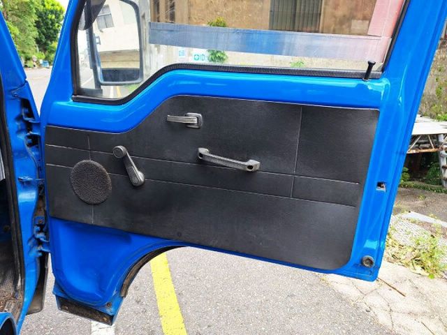 全新三面掀帆布 四只全新胎 冷氣冷  MP3音響 動力方向盤 車況佳  第10張相片