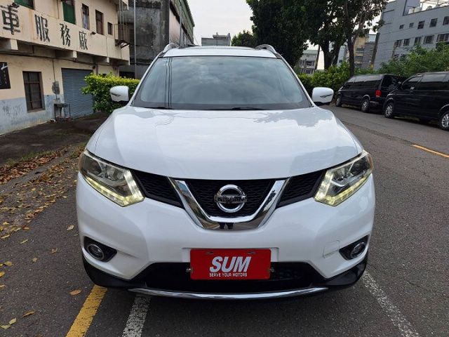 僅跑7萬 I-KEY 摸門 環景 4WD 全景天窗 盲點偵測 車道偏移 電尾門  第2張相片