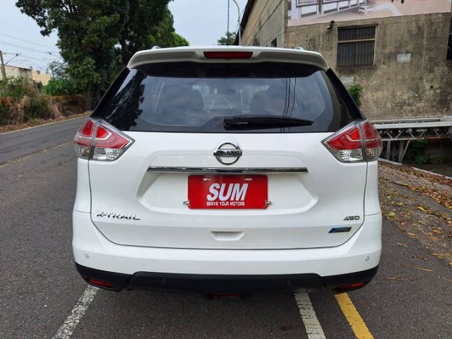 僅跑7萬 I-KEY 摸門 環景 4WD 全景天窗 盲點偵測 車道偏移 電尾門  第5張相片