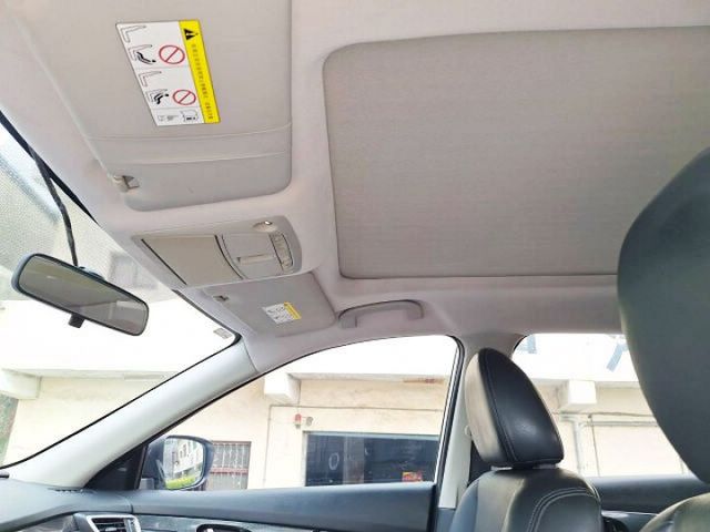 僅跑7萬 I-KEY 摸門 環景 4WD 全景天窗 盲點偵測 車道偏移 電尾門  第6張相片