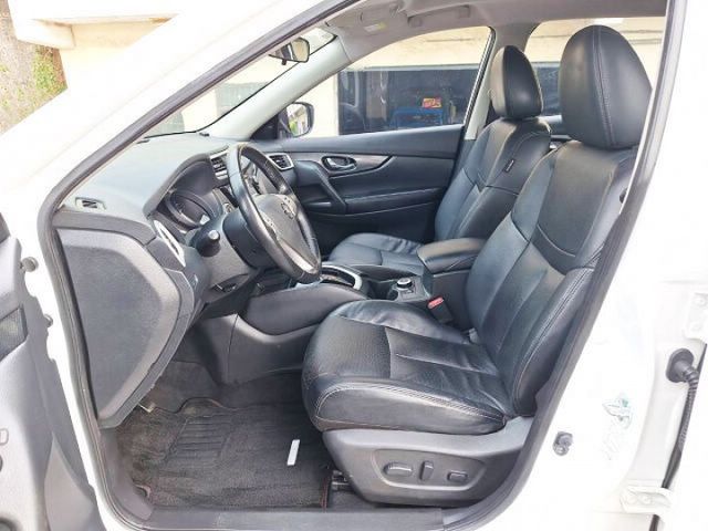 僅跑7萬 I-KEY 摸門 環景 4WD 全景天窗 盲點偵測 車道偏移 電尾門  第13張相片