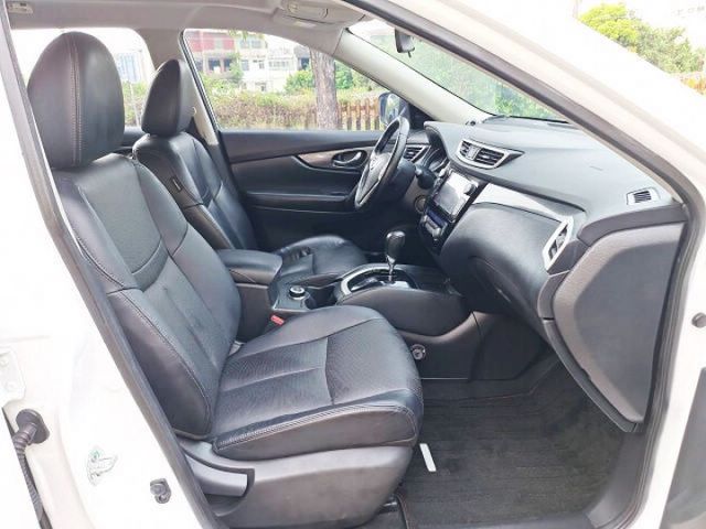 僅跑7萬 I-KEY 摸門 環景 4WD 全景天窗 盲點偵測 車道偏移 電尾門  第16張相片