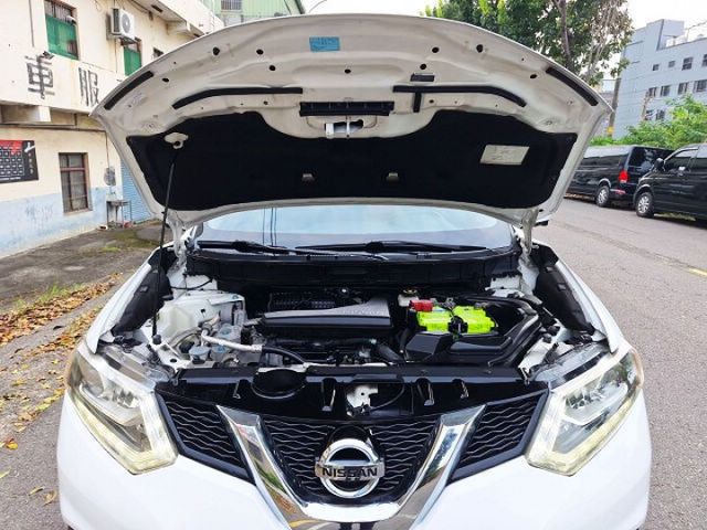 僅跑7萬 I-KEY 摸門 環景 4WD 全景天窗 盲點偵測 車道偏移 電尾門  第20張相片