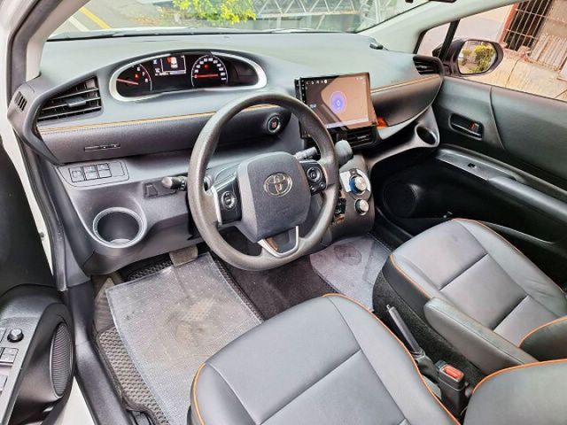 休旅 電動滑門 盲點 定速 TSS系統 無菸車 保固中  第12張相片