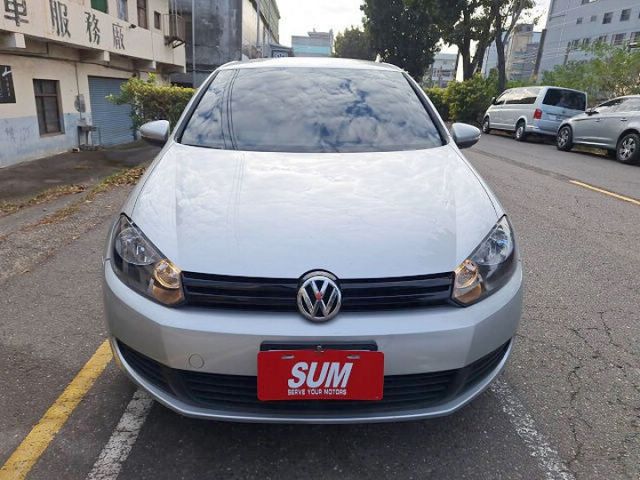 11年式 1.6TDI柴油 安卓機 行車紀錄器 胎壓偵測 四只同花紋馬牌全新輪胎  第2張相片