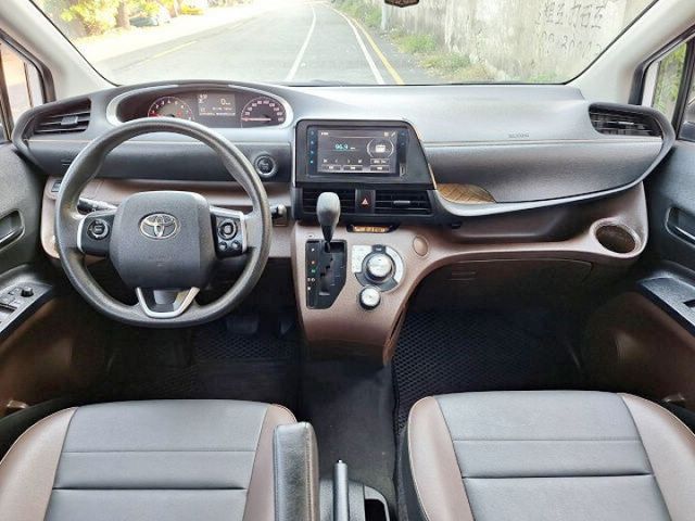 CROSSOVER版 休旅雙吸滑門 定速 TSS系統 四只16吋橫濱全新輪胎 無菸車 保固中 可全貸  第8張相片