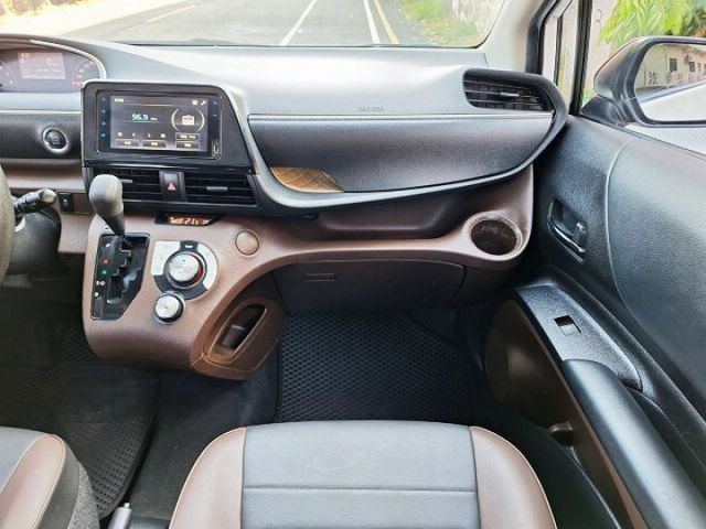 CROSSOVER版 休旅雙吸滑門 定速 TSS系統 四只16吋橫濱全新輪胎 無菸車 保固中 可全貸  第12張相片