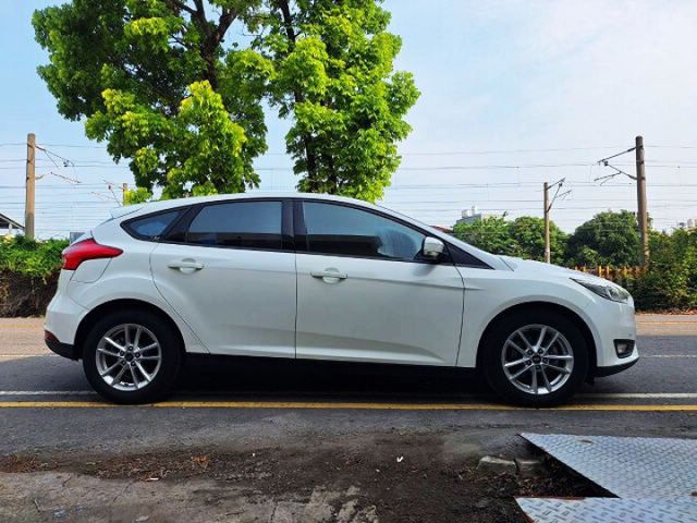 一手車 全程原廠保養  恆溫 定速 渦輪 電折 快撥 盲點 衛星導航 倒車影像 可認證  (貸款專案)  第3張相片