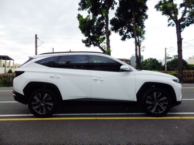 B款 全新車 渦輪增壓 油電混合 可認證  第3張相片