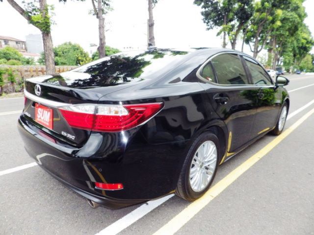 ES350 旗艦型 I KEY 摸門 全景天窗 LDWS/車道偏離警示系統  盲點 可認證  可全額貸款  第4張相片