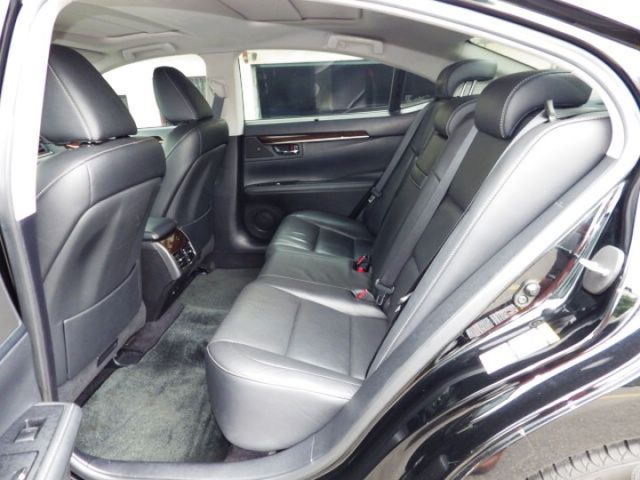 ES350 旗艦型 I KEY 摸門 全景天窗 LDWS/車道偏離警示系統  盲點 可認證  可全額貸款  第13張相片