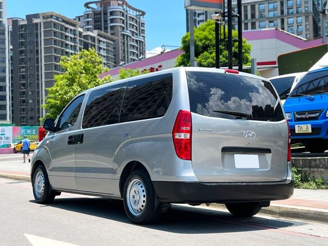 Hyundai  Starex  第4張相片