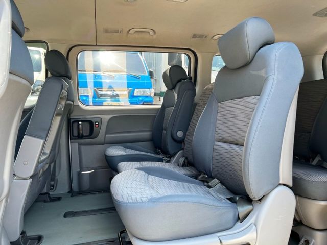 Hyundai  Starex  第12張相片