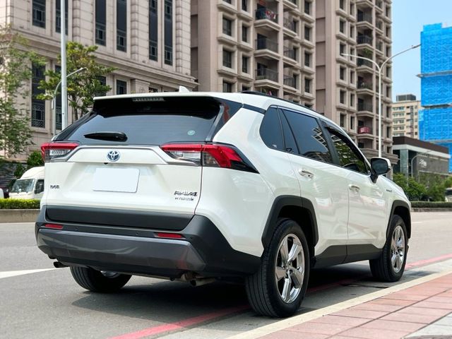 Toyota  RAV4  第3張相片