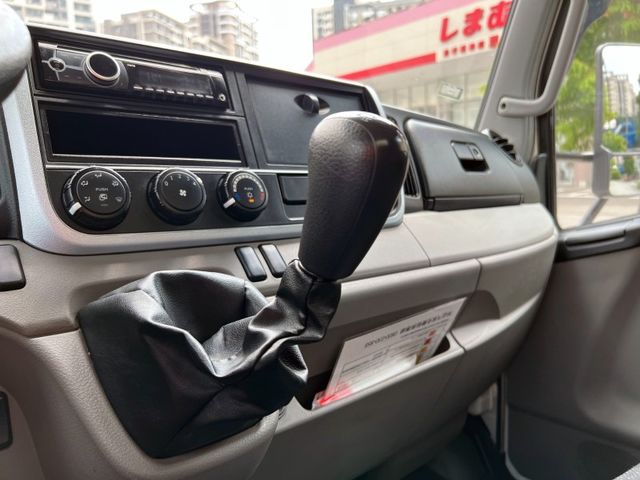 Mitsubishi  Canter  第12張相片