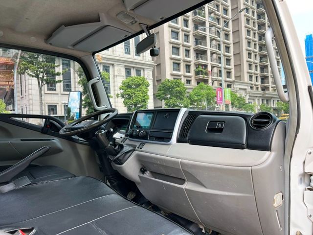 Mitsubishi  Canter  第9張相片