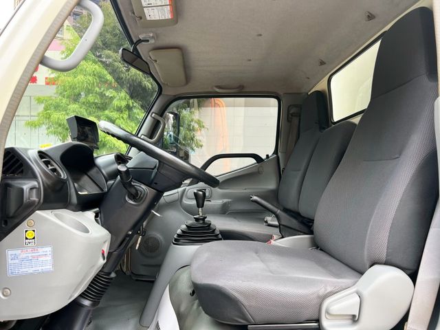 Hino  300  第8張相片