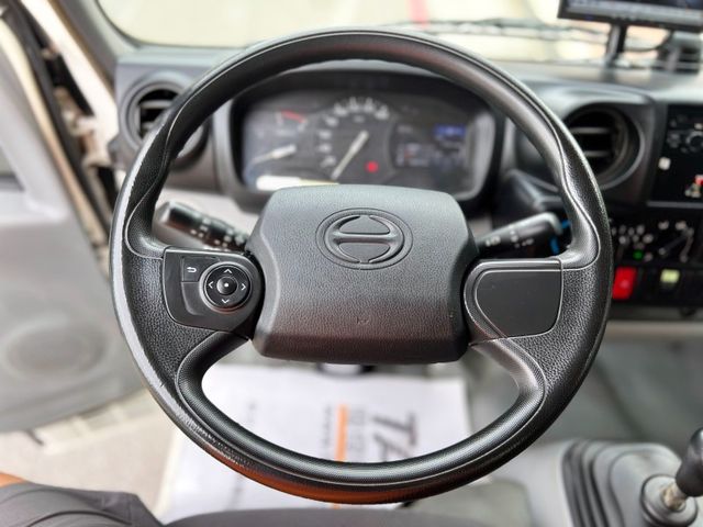 Hino  300  第11張相片