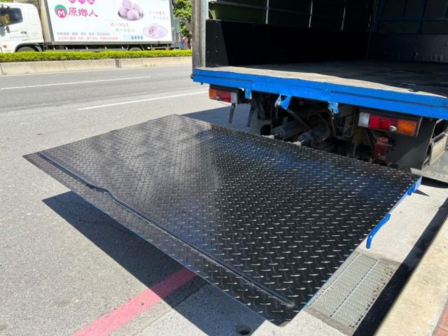 Mitsubishi  Canter  第15張相片