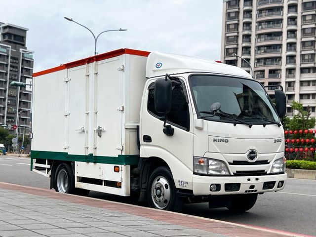 Hino  300  第2張相片