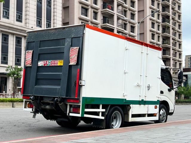 Hino  300  第3張相片