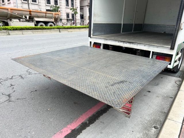 Hino  300  第7張相片