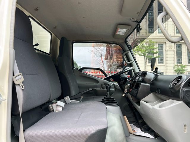 Hino  300  第10張相片