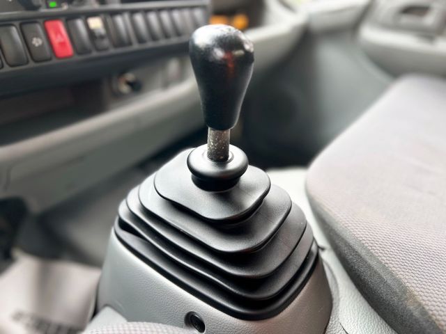 Hino  300  第14張相片