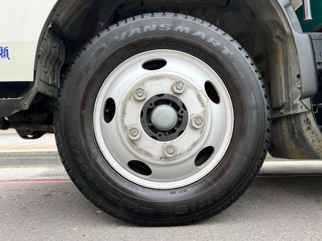 Hino  300  第16張相片