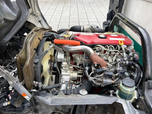 Hino  300  第17張相片