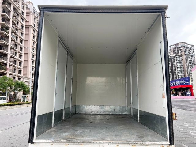 Mitsubishi  Canter  第6張相片