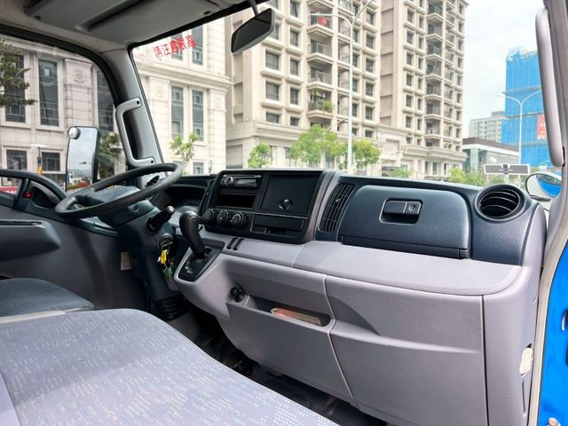 Mitsubishi  Canter  第13張相片