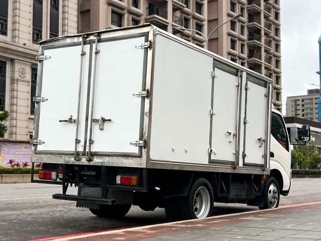 Hino  300  第3張相片
