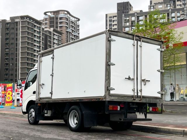 Hino  300  第4張相片