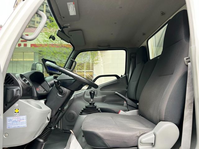 Hino  300  第8張相片
