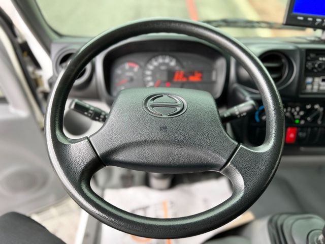 Hino  300  第11張相片