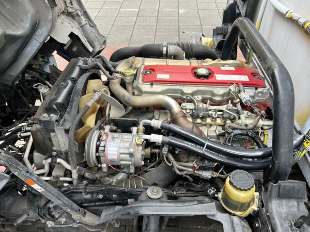 Hino  300  第16張相片