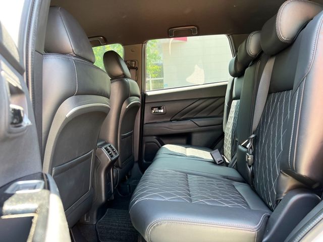 Mitsubishi  Outlander  第8張相片