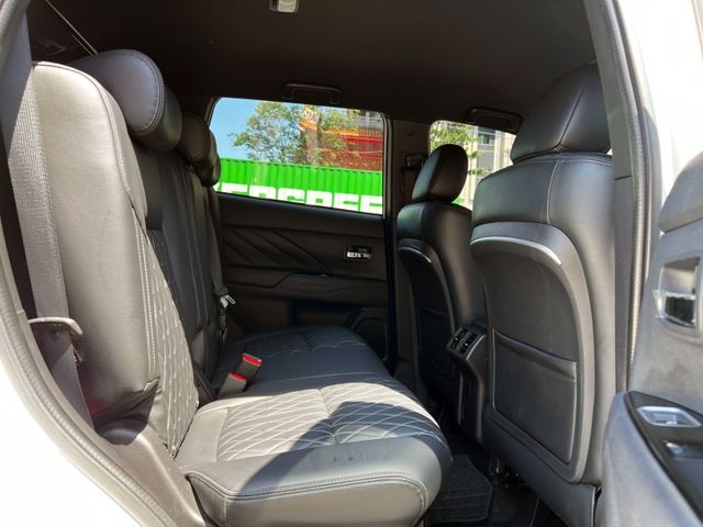 Mitsubishi  Outlander  第9張相片