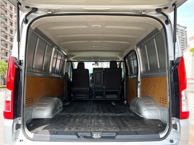 Toyota  Hiace  第8張相片
