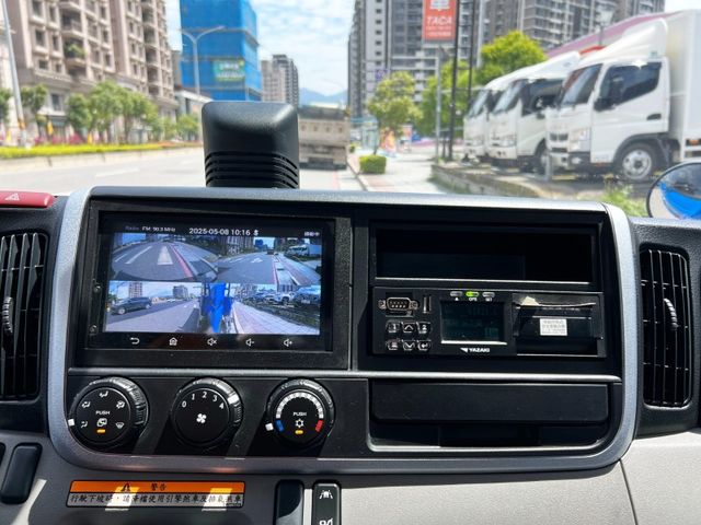 Mitsubishi  Canter  第12張相片