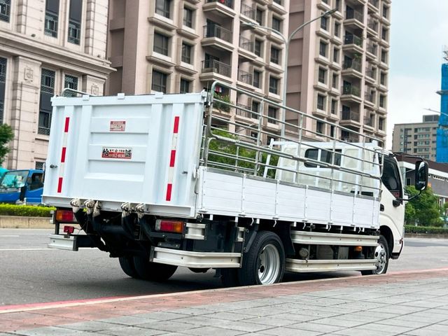 Hino  300  第3張相片