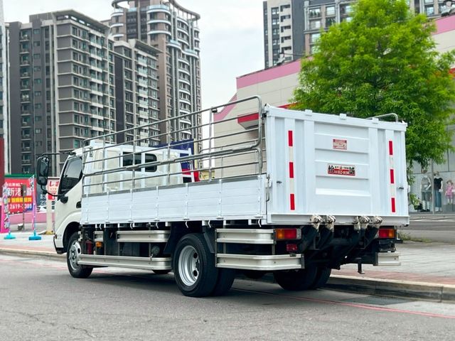 Hino  300  第4張相片