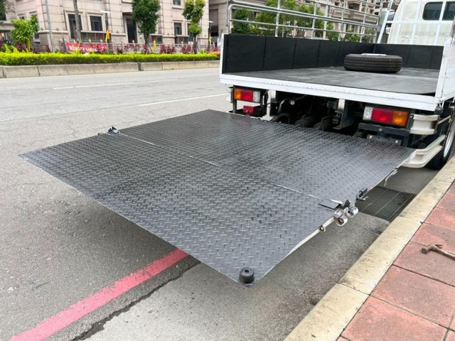 Hino  300  第7張相片