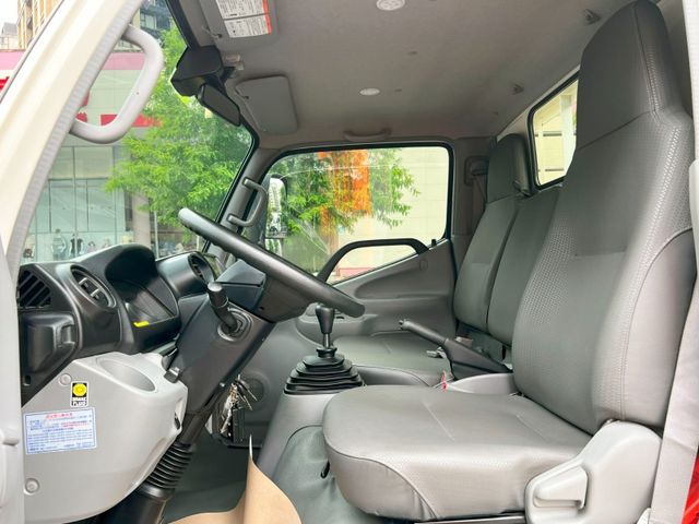 Hino  300  第9張相片