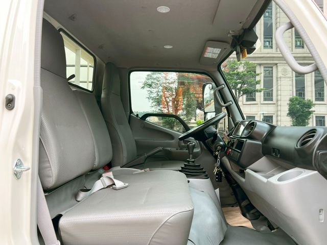 Hino  300  第10張相片