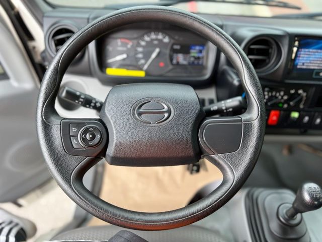 Hino  300  第12張相片