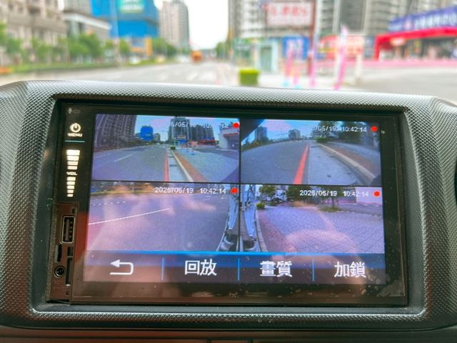 Hino  300  第15張相片